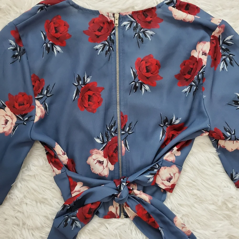 Charlotte Russe Floral Crop Top - Picture 3 of 3